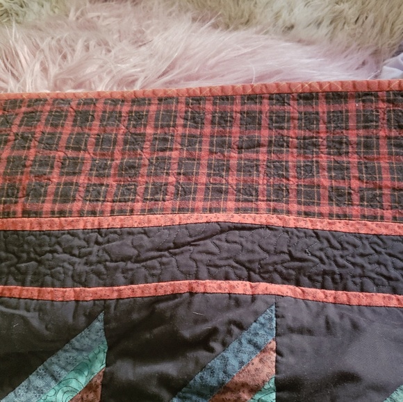 HAND MADE QUILT - Picture 2 of 4